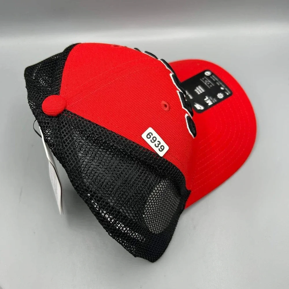 Nike Rise Georgia Bulldogs Dri-Fit Trucker Hat Men M-L Red Snap Back Cap New